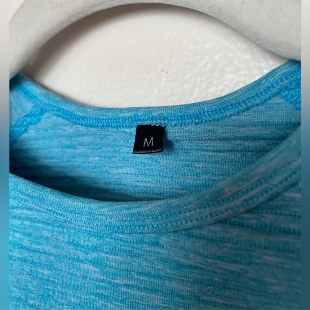 Alphalete crop - Picture 2 of 4